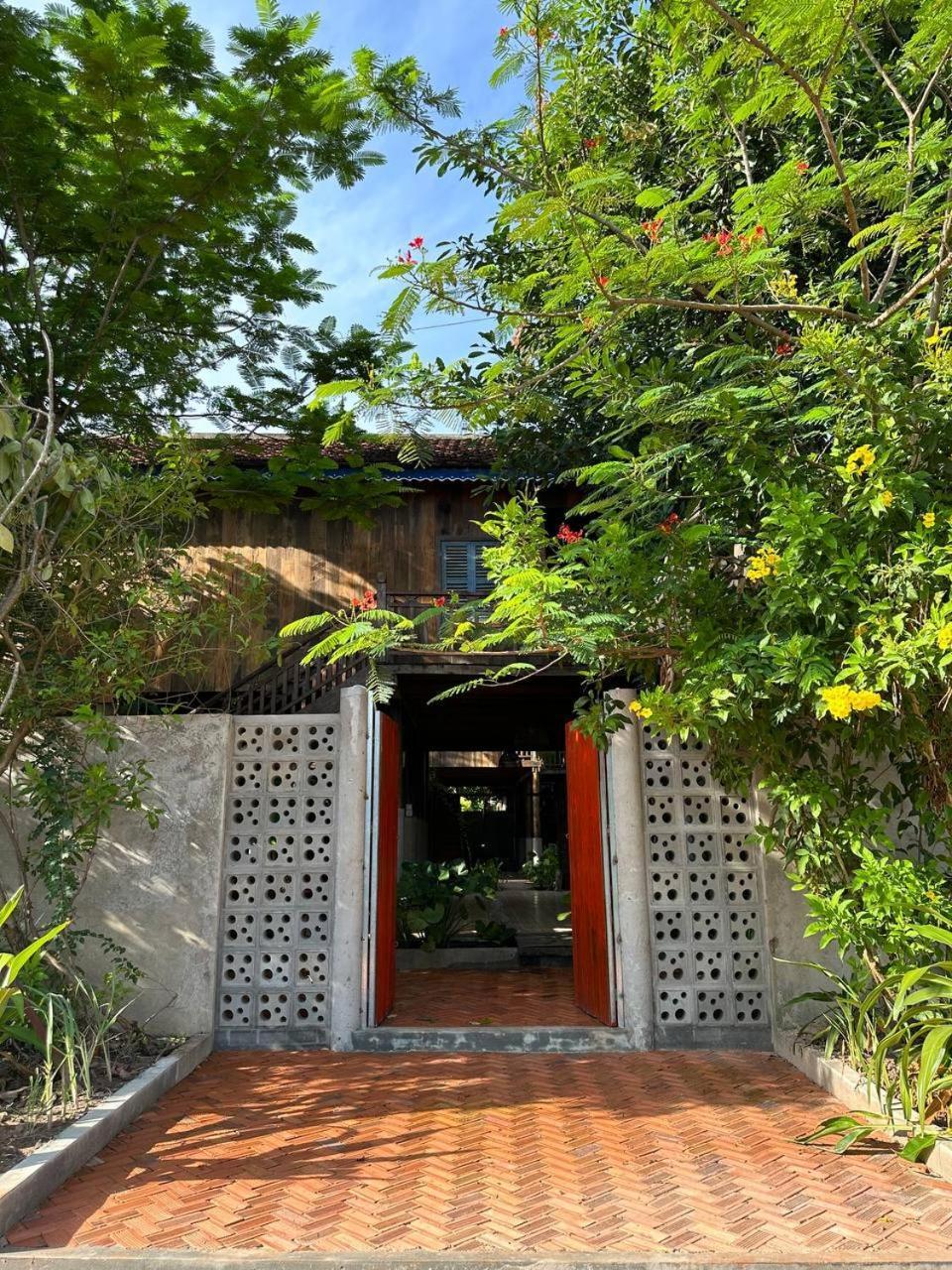 Dontrei Villa Angkor Siem Reap Exterior photo